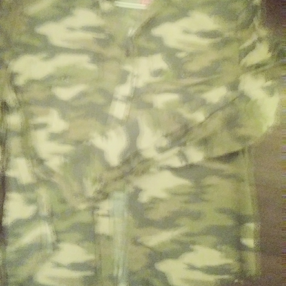 Tops - Picture 6 of 6